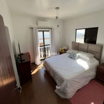 Casa com 326m², 7 garagens, no bairro Estreito em Florianópolis