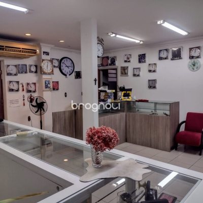 Casa com 326m², 7 garagens, no bairro Estreito em Florianópolis