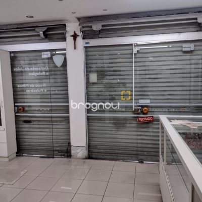Casa com 326m², 7 garagens, no bairro Estreito em Florianópolis
