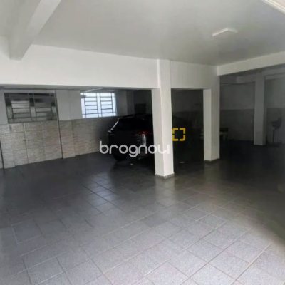 Casa com 326m², 7 garagens, no bairro Estreito em Florianópolis
