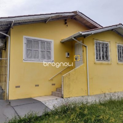 Casa com 169m², 3 quartos (sendo 1 suíte), 2 garagens, no bairro Capoeiras em Florianópolis