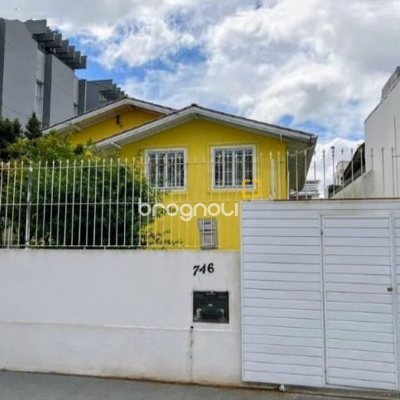 Casa com 169m², 3 quartos (sendo 1 suíte), 2 garagens, no bairro Capoeiras em Florianópolis