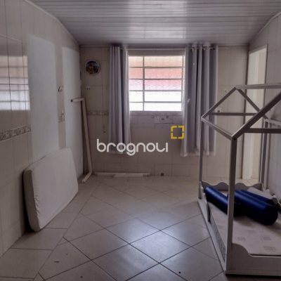 Casa com 169m², 3 quartos (sendo 1 suíte), 2 garagens, no bairro Capoeiras em Florianópolis