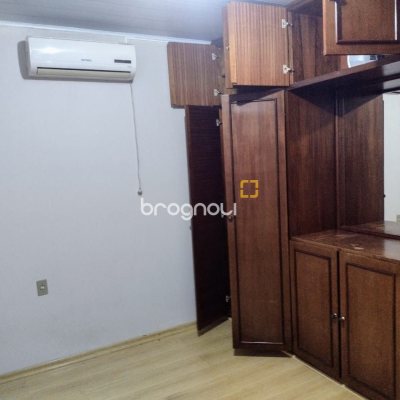 Casa com 169m², 3 quartos (sendo 1 suíte), 2 garagens, no bairro Capoeiras em Florianópolis