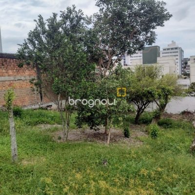 Casa com 169m², 3 quartos (sendo 1 suíte), 2 garagens, no bairro Capoeiras em Florianópolis