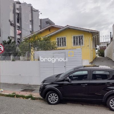 Casa com 169m², 3 quartos (sendo 1 suíte), 2 garagens, no bairro Capoeiras em Florianópolis