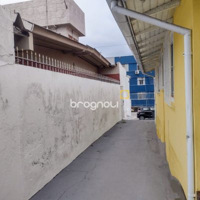 Casa com 169m², 3 quartos (sendo 1 suíte), 2 garagens, no bairro Capoeiras em Florianópolis