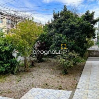 Casa com 169m², 3 quartos (sendo 1 suíte), 2 garagens, no bairro Capoeiras em Florianópolis