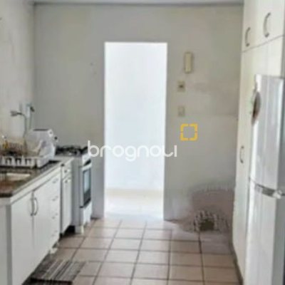 Casa com 169m², 3 quartos (sendo 1 suíte), 2 garagens, no bairro Capoeiras em Florianópolis