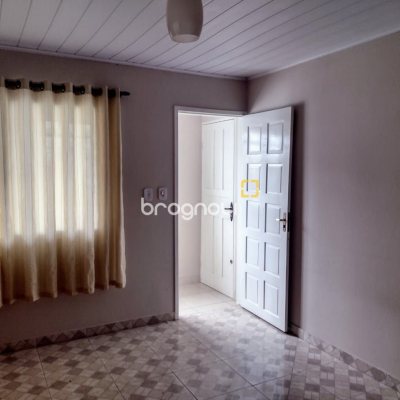 Casa com 169m², 3 quartos (sendo 1 suíte), 2 garagens, no bairro Capoeiras em Florianópolis