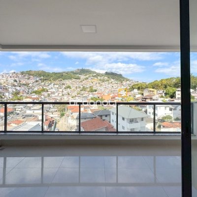Apartamento com 123m², 3 quartos (sendo 2 suítes), 2 garagens, no bairro Beira Mar Norte em Florianópolis