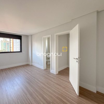 Apartamento com 123m², 3 quartos (sendo 2 suítes), 2 garagens, no bairro Beira Mar Norte em Florianópolis