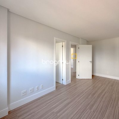 Apartamento com 123m², 3 quartos (sendo 2 suítes), 2 garagens, no bairro Beira Mar Norte em Florianópolis