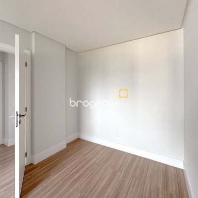 Apartamento com 123m², 3 quartos (sendo 2 suítes), 2 garagens, no bairro Beira Mar Norte em Florianópolis