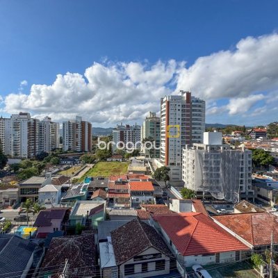 Apartamento com 123m², 3 quartos (sendo 2 suítes), 2 garagens, no bairro Beira Mar Norte em Florianópolis