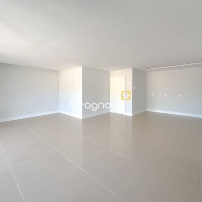 Apartamento com 123m², 3 quartos (sendo 2 suítes), 2 garagens, no bairro Beira Mar Norte em Florianópolis