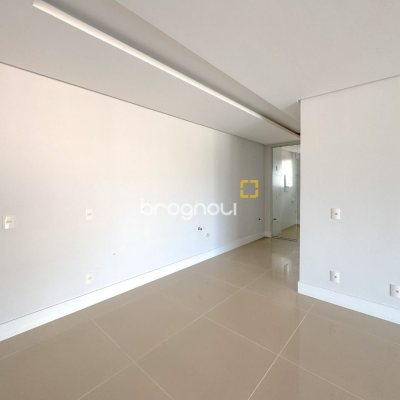 Apartamento com 123m², 3 quartos (sendo 2 suítes), 2 garagens, no bairro Beira Mar Norte em Florianópolis