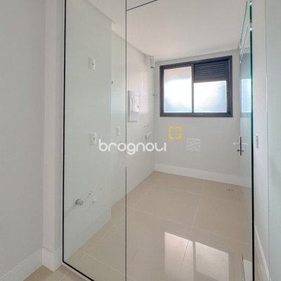 Apartamento com 123m², 3 quartos (sendo 2 suítes), 2 garagens, no bairro Beira Mar Norte em Florianópolis