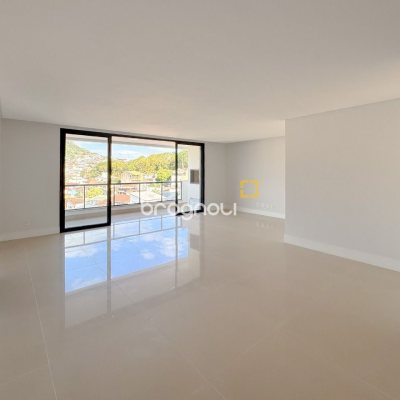 Apartamento com 123m², 3 quartos (sendo 2 suítes), 2 garagens, no bairro Beira Mar Norte em Florianópolis