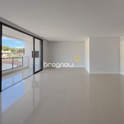 Apartamento com 123m², 3 quartos (sendo 2 suítes), 2 garagens, no bairro Beira Mar Norte em Florianópolis