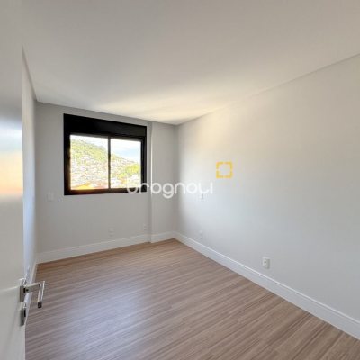Apartamento com 123m², 3 quartos (sendo 2 suítes), 2 garagens, no bairro Beira Mar Norte em Florianópolis