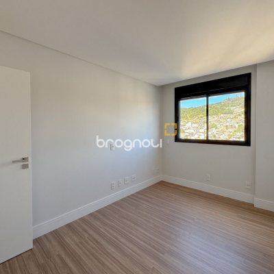 Apartamento com 123m², 3 quartos (sendo 2 suítes), 2 garagens, no bairro Beira Mar Norte em Florianópolis