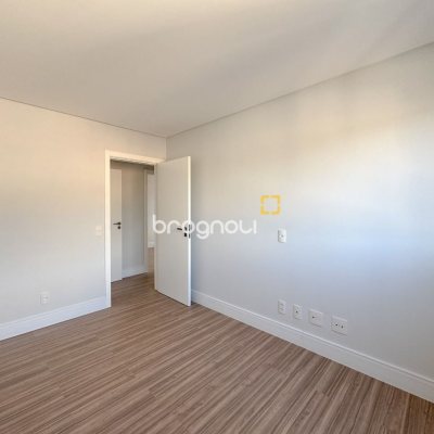 Apartamento com 123m², 3 quartos (sendo 2 suítes), 2 garagens, no bairro Beira Mar Norte em Florianópolis