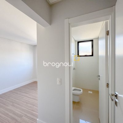 Apartamento com 123m², 3 quartos (sendo 2 suítes), 2 garagens, no bairro Beira Mar Norte em Florianópolis