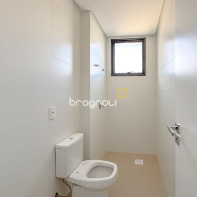 Apartamento com 123m², 3 quartos (sendo 2 suítes), 2 garagens, no bairro Beira Mar Norte em Florianópolis