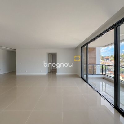 Apartamento com 123m², 3 quartos (sendo 2 suítes), 2 garagens, no bairro Beira Mar Norte em Florianópolis