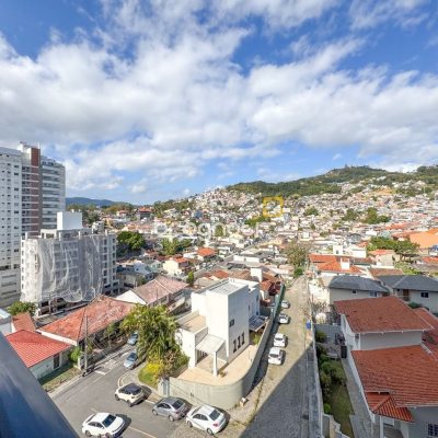 Apartamento com 123m², 3 quartos (sendo 2 suítes), 2 garagens, no bairro Beira Mar Norte em Florianópolis