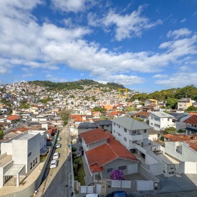 Apartamento com 123m², 3 quartos (sendo 2 suítes), 2 garagens, no bairro Beira Mar Norte em Florianópolis