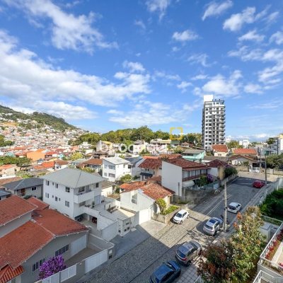 Apartamento com 123m², 3 quartos (sendo 2 suítes), 2 garagens, no bairro Beira Mar Norte em Florianópolis
