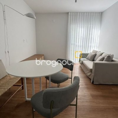 Apartamento com 71m², 2 quartos, 1 garagem, no bairro Córrego Grande em Florianópolis