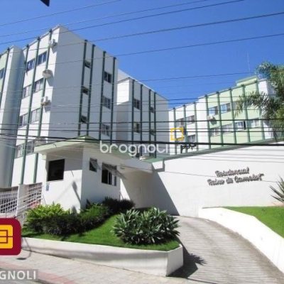 Apartamento com 71m², 2 quartos, 1 garagem, no bairro Córrego Grande em Florianópolis
