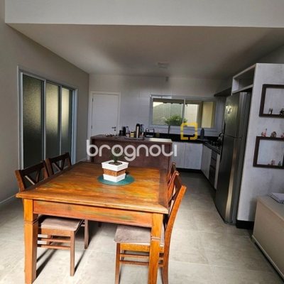Casa de Condomínio com 158m², 3 quartos (sendo 1 suíte), 2 garagens, no bairro Vargem Grande em Florianópolis