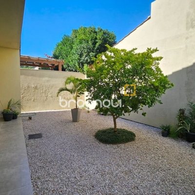 Casa de Condomínio com 158m², 3 quartos (sendo 1 suíte), 2 garagens, no bairro Vargem Grande em Florianópolis