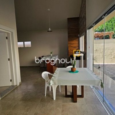 Casa de Condomínio com 158m², 3 quartos (sendo 1 suíte), 2 garagens, no bairro Vargem Grande em Florianópolis