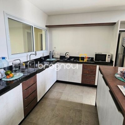 Casa de Condomínio com 158m², 3 quartos (sendo 1 suíte), 2 garagens, no bairro Vargem Grande em Florianópolis