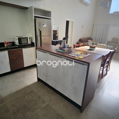 Casa de Condomínio com 158m², 3 quartos (sendo 1 suíte), 2 garagens, no bairro Vargem Grande em Florianópolis
