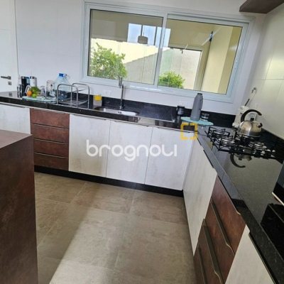 Casa de Condomínio com 158m², 3 quartos (sendo 1 suíte), 2 garagens, no bairro Vargem Grande em Florianópolis