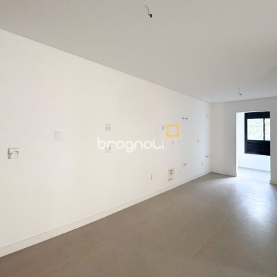 Apartamento com 210m², 4 quartos (sendo 4 suítes), 2 garagens, no bairro Jurerê em Florianópolis