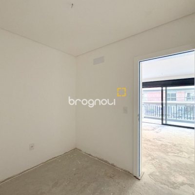 Apartamento com 210m², 4 quartos (sendo 4 suítes), 2 garagens, no bairro Jurerê em Florianópolis