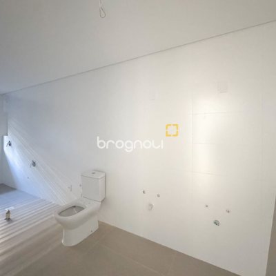 Apartamento com 210m², 4 quartos (sendo 4 suítes), 2 garagens, no bairro Jurerê em Florianópolis