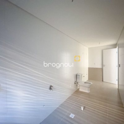 Apartamento com 210m², 4 quartos (sendo 4 suítes), 2 garagens, no bairro Jurerê em Florianópolis