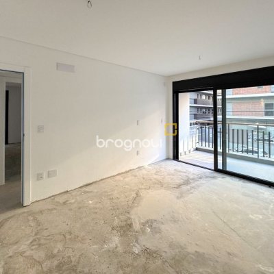 Apartamento com 210m², 4 quartos (sendo 4 suítes), 2 garagens, no bairro Jurerê em Florianópolis