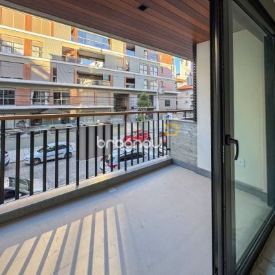 Apartamento com 210m², 4 quartos (sendo 4 suítes), 2 garagens, no bairro Jurerê em Florianópolis