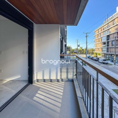 Apartamento com 210m², 4 quartos (sendo 4 suítes), 2 garagens, no bairro Jurerê em Florianópolis