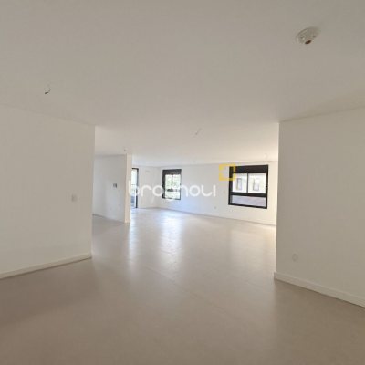 Apartamento com 210m², 4 quartos (sendo 4 suítes), 2 garagens, no bairro Jurerê em Florianópolis