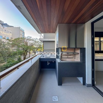 Apartamento com 210m², 4 quartos (sendo 4 suítes), 2 garagens, no bairro Jurerê em Florianópolis